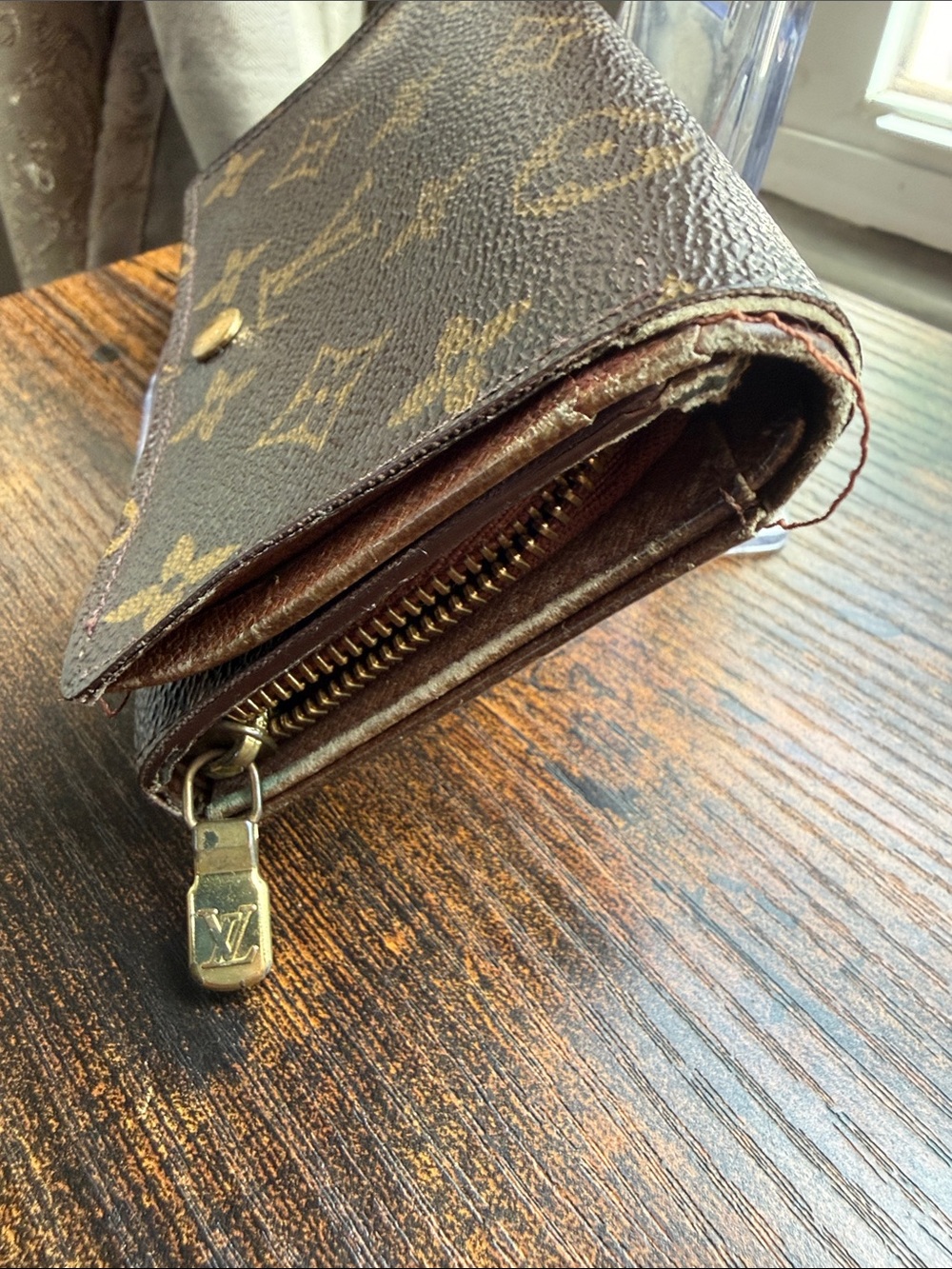 Louis Vuitton Brown Monogram Canvas Men's Wallet with Gold Accents - Picture 3 of 7